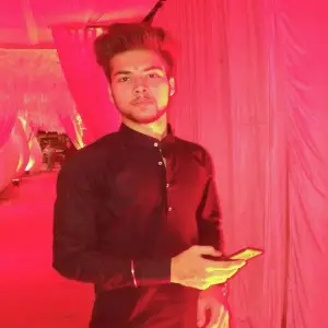 Ladki Ho image